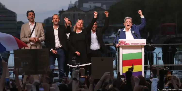 Jean Luc Melenchon y otros miembros de La Francia Insumisa celebran el triunfo