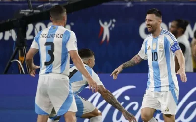 el delantero lionel messi celebra con sus compaeros despus de a 1934975213 760x520