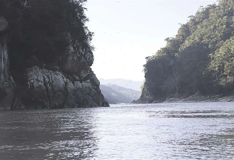 el imponente ro madre de dios