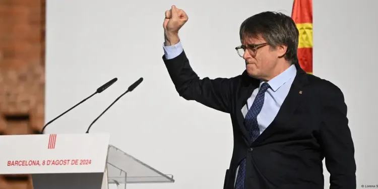 Carles Puigdemont que habia huido de Espana hace siete anos hablo este jueves ante el Parlament catalan luego se fue del lugar y su paradero es desconocido