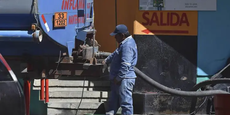 Transporte pesado asegura falta de diesel en surtidores y YPFB apunta a la 22especulacion22