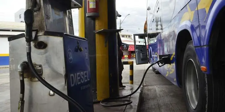 Venta de diesel en surtidores de Cochabamba. Hernan Andia