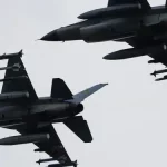 Vuelo de los primeros F 16 entregados a Ucrania en un vuelo de exhibicion durante el Dia de las Fuerzas Aereas el pasado 4 de agosto