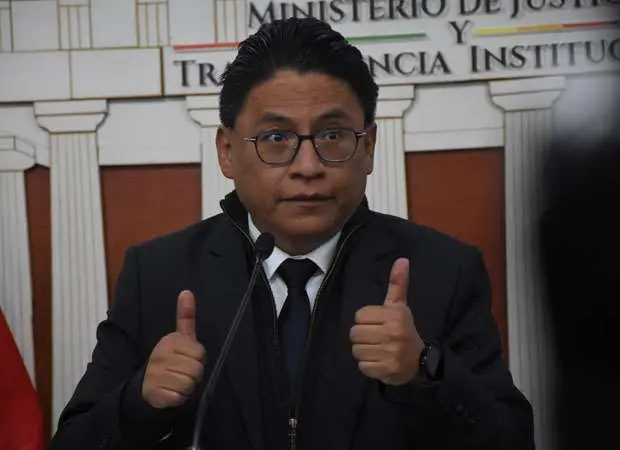 el ministro ivn lima en conferencia de prensa